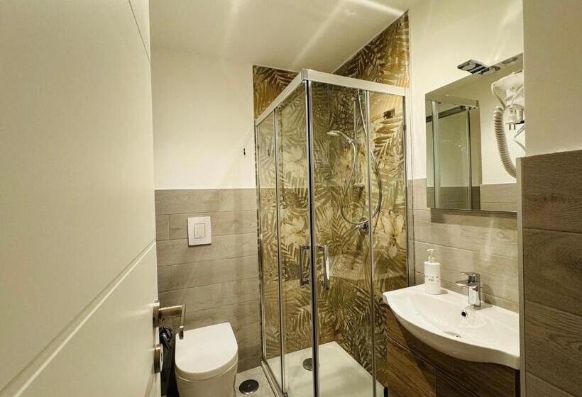 اتاق استاندارد یک تخته با سرویس بهداشتی مشترک, Hostel Mancini Naples