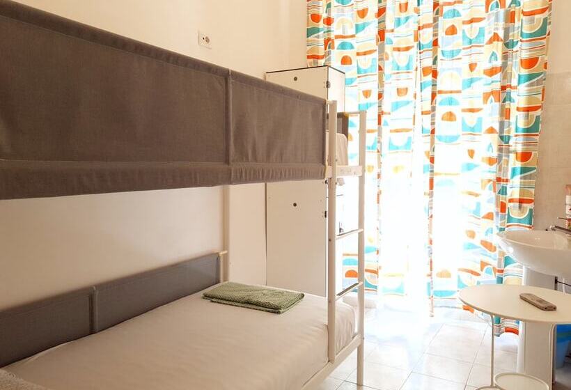 اتاق استاندارد با سرویس بهداشتی مشترک, Hostel Mancini Naples