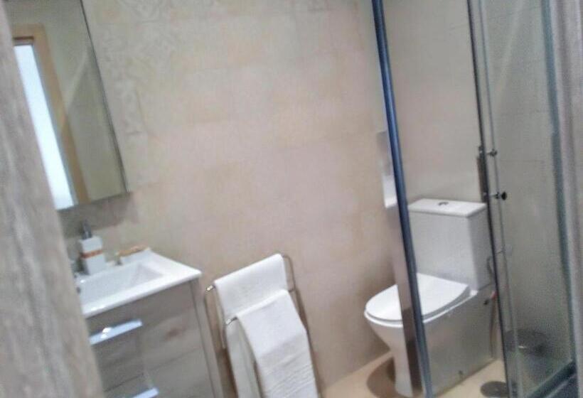 اتاق لوکس با چشم‌انداز دریا, Casa María
