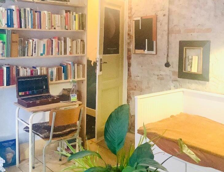 اتاق استاندارد یک نفره, Bookstor