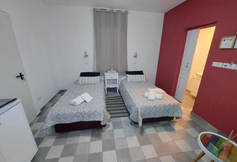 استودیوی لوکس, Magdalene S City House Inn