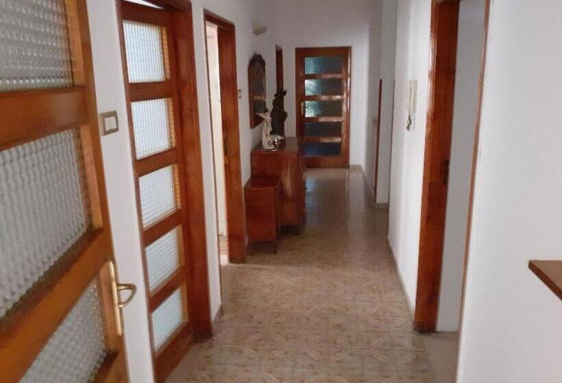 اتاق استاندارد, A Casa Di Adele