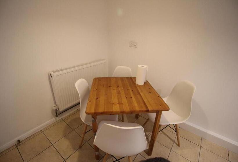 Familie Suite, Number 8