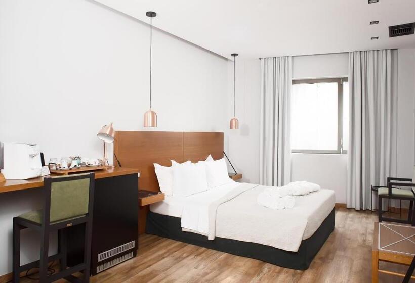 Quarto Triplo Estandar, A For Athens