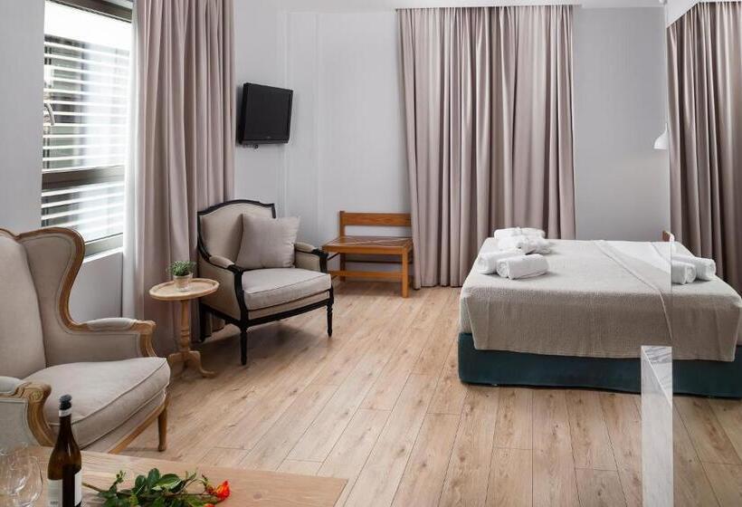 Quarto Triplo Estandar com Vistas, A For Athens