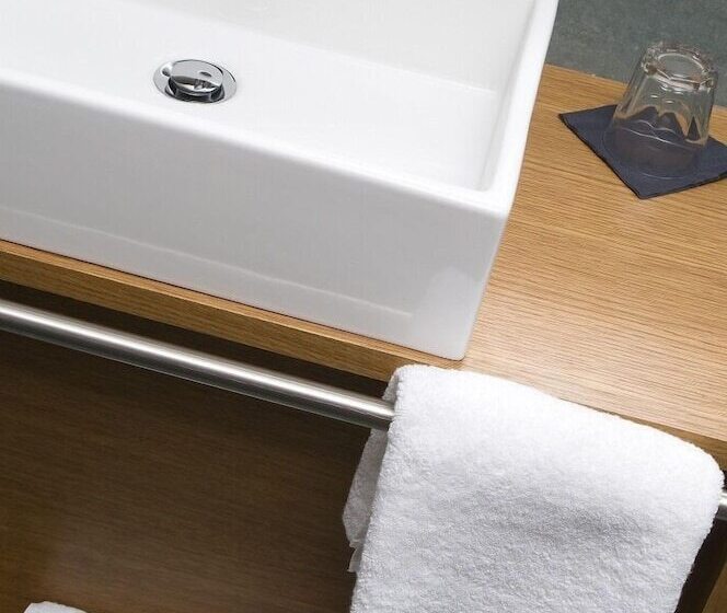 Quarto Deluxe, A For Athens