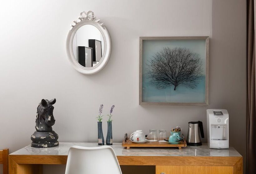 Quarto Triplo Estandar com Vistas, A For Athens