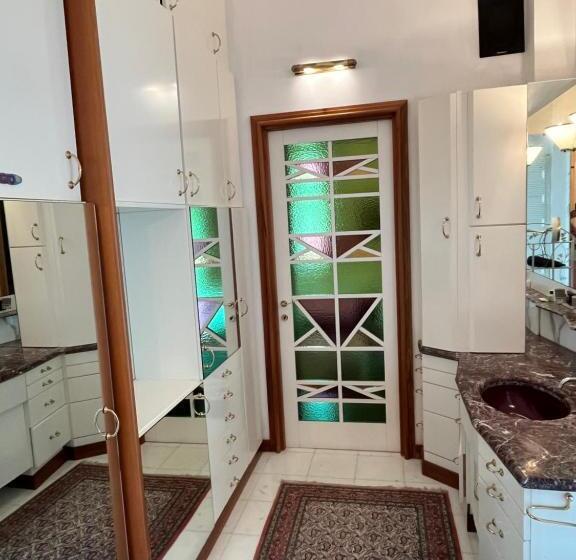 اتاق لوکس چهار تخته, Villa Mirosa