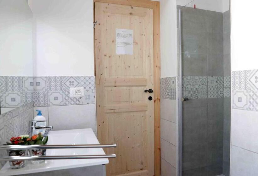 Номер Стандарт, Bobo S House Calasetta
