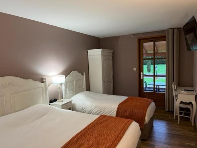 Standard Triple Room with Terrace, Village Motel