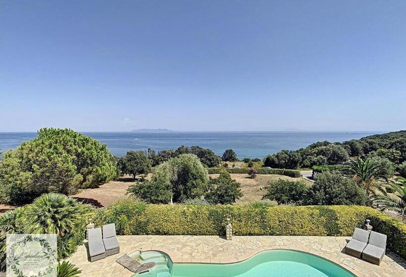 Вилла с 1 спальней и бассейном, Seaview Villa Marlau