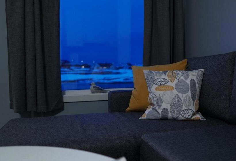 带1个卧室的带海景的公寓, Jakobselvkaia