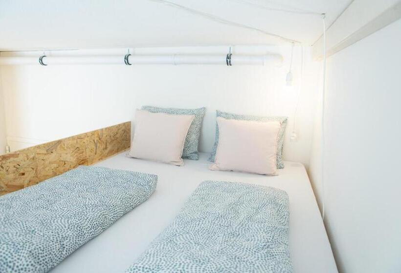 Семейное Студио, Sishaus Hostel