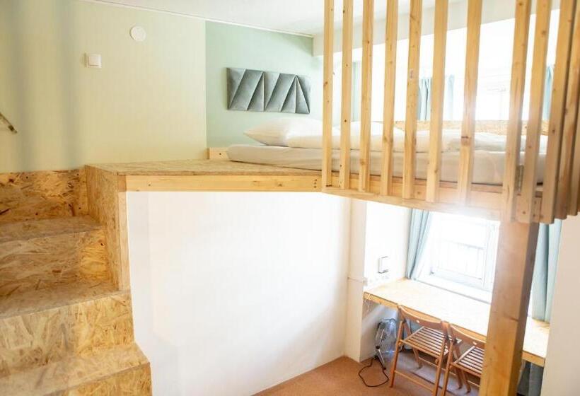 Четырехместный Номер Стандарт, Sishaus Hostel