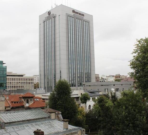 اتاق لوکس با بالکن, Luxury City Center Apartment – Romana