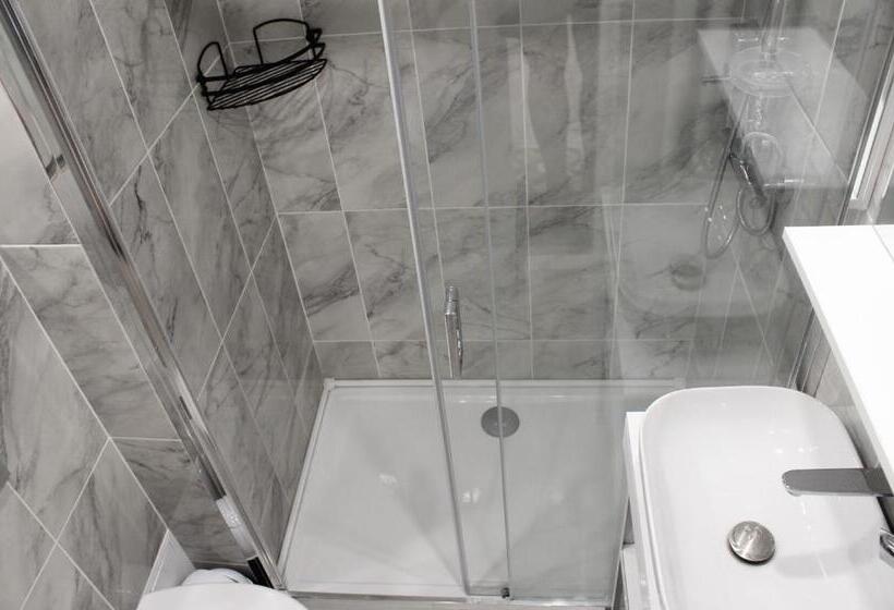 اتاق لوکس با بالکن, Luxury City Center Apartment – Romana