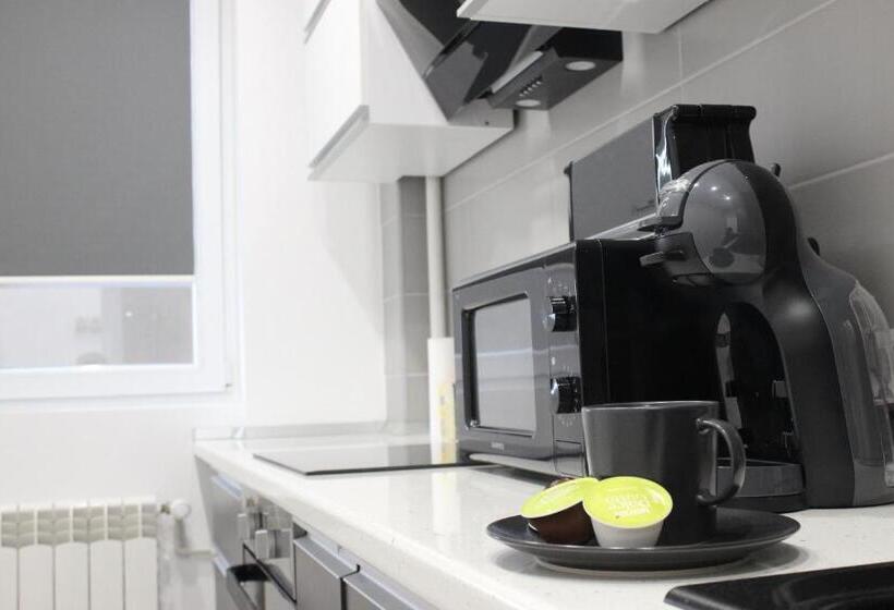 اتاق لوکس با بالکن, Luxury City Center Apartment – Romana