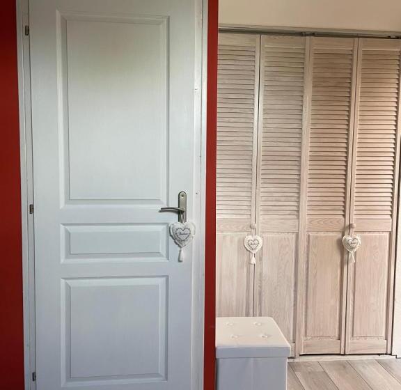 اتاق استاندارد سه نفره, Chambres Privées Chez Le Particulier Aéroport Lille Lesquin
