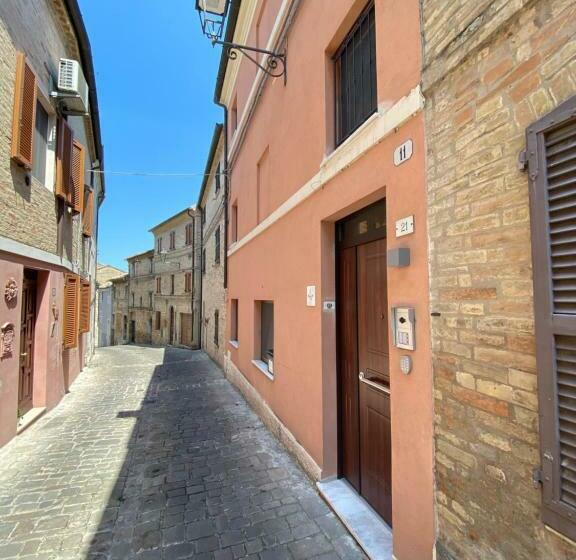 اتاق لوکس, Red House Accomodation Potenza Picena