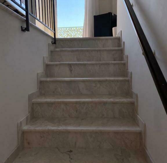 اتاق استاندارد با سرویس بهداشتی مشترک, Red House Accomodation Potenza Picena