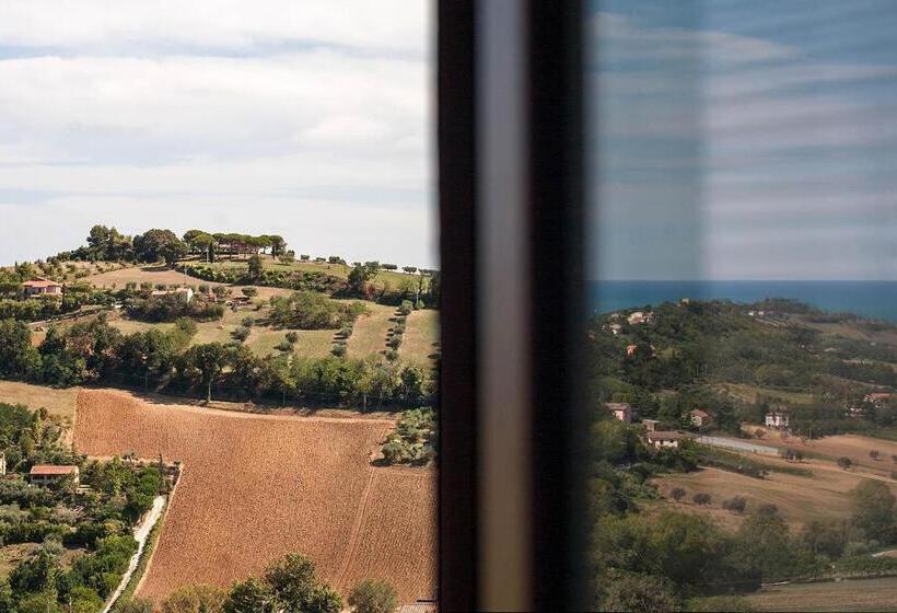 اتاق لوکس, Red House Accomodation Potenza Picena