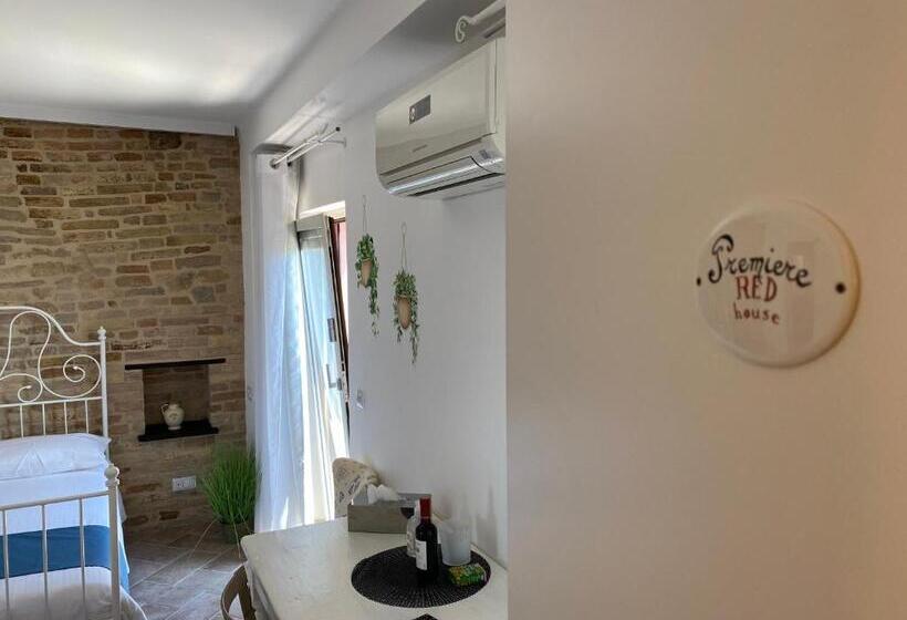 اتاق لوکس, Red House Accomodation Potenza Picena