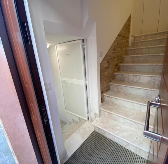 اتاق لوکس, Red House Accomodation Potenza Picena