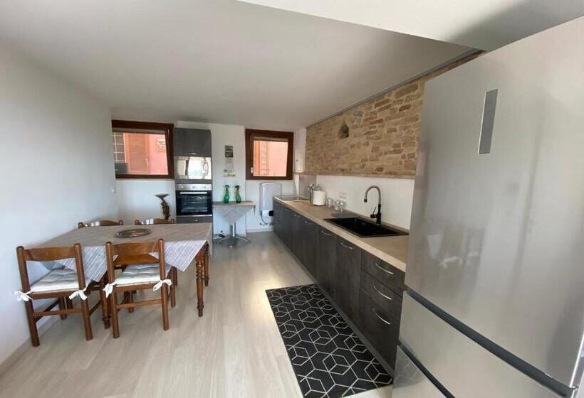 اتاق استاندارد با تخت بزرگ, Red House Accomodation Potenza Picena