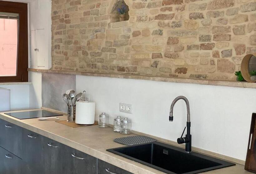 اتاق استاندارد با تخت بزرگ, Red House Accomodation Potenza Picena