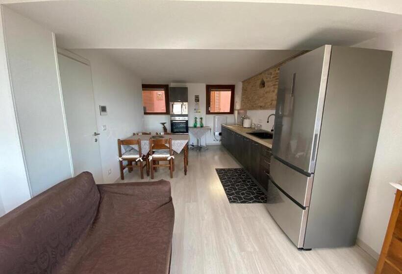 اتاق استاندارد با تخت بزرگ, Red House Accomodation Potenza Picena