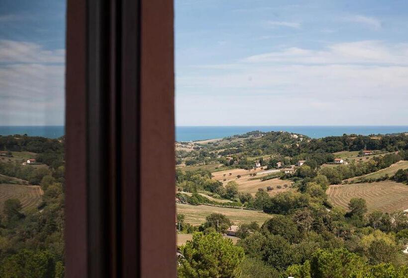 اتاق لوکس, Red House Accomodation Potenza Picena