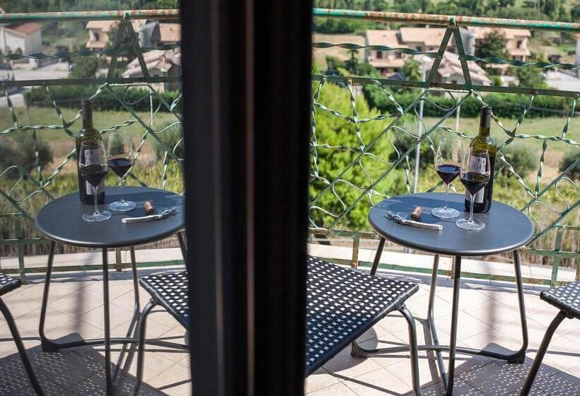 اتاق لوکس, Red House Accomodation Potenza Picena