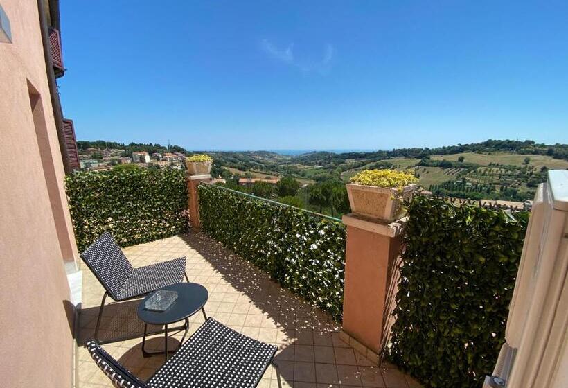 اتاق لوکس, Red House Accomodation Potenza Picena