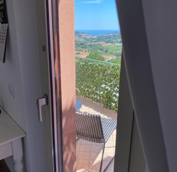اتاق لوکس, Red House Accomodation Potenza Picena