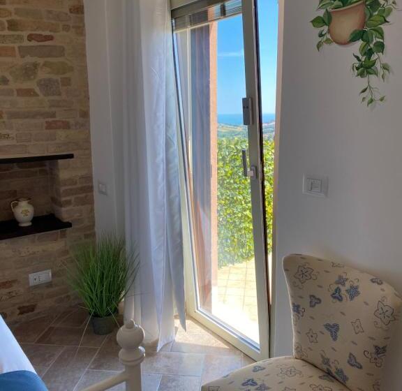 اتاق لوکس, Red House Accomodation Potenza Picena
