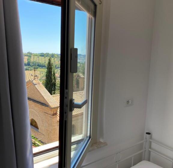 اتاق لوکس, Red House Accomodation Potenza Picena