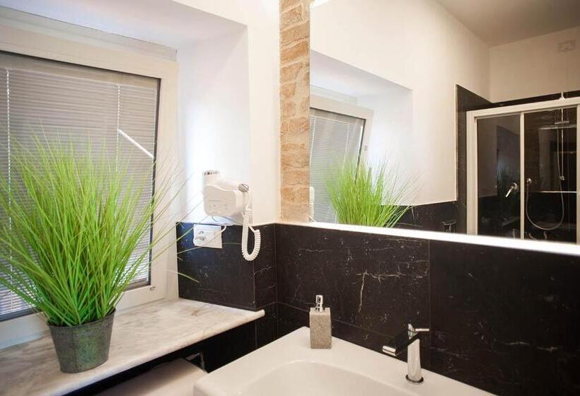 اتاق لوکس, Red House Accomodation Potenza Picena