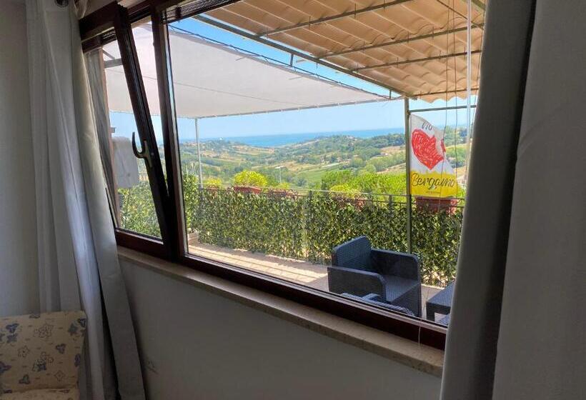 اتاق استاندارد با تخت بزرگ, Red House Accomodation Potenza Picena