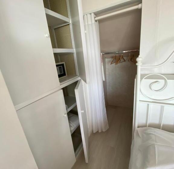 اتاق استاندارد با تخت بزرگ, Red House Accomodation Potenza Picena
