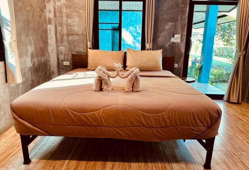 ویلای استاندارد با چشم‌انداز باغ, Hanoii House