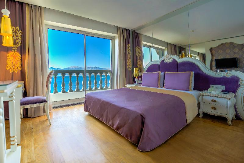 اتاق لوکس با چشم‌انداز دریا, La Boutique Hotel & Suites
