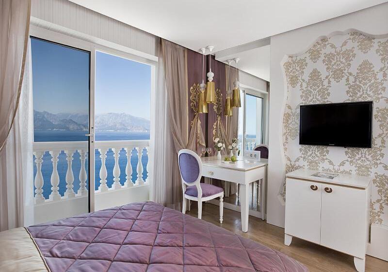 اتاق لوکس با چشم‌انداز دریا, La Boutique Hotel & Suites