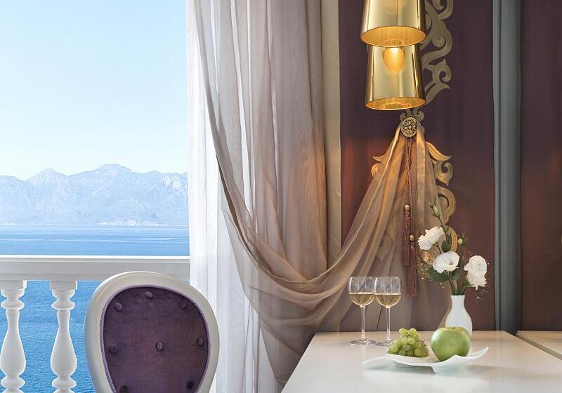 اتاق لوکس با چشم‌انداز دریا, La Boutique Hotel & Suites