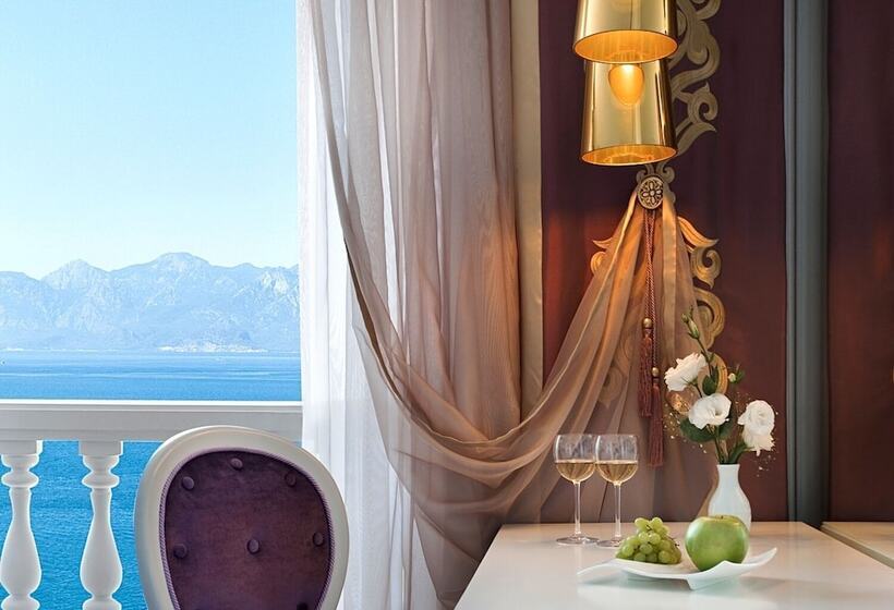 اتاق لوکس با چشم‌انداز دریا, La Boutique Hotel & Suites