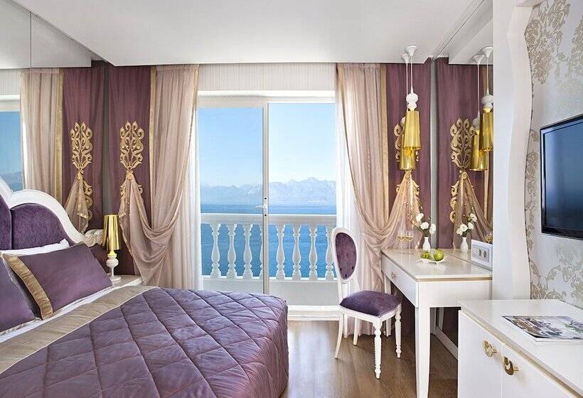اتاق لوکس با چشم‌انداز دریا, La Boutique Hotel & Suites