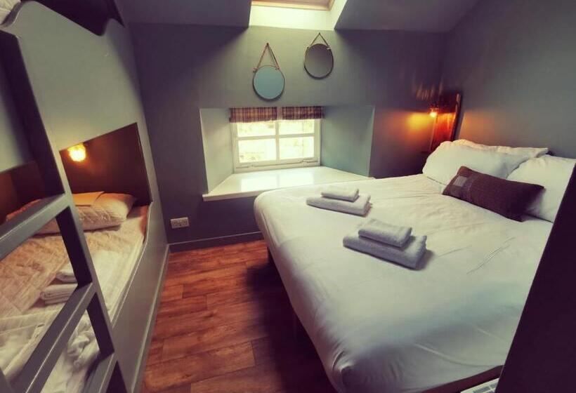 اتاق استاندارد چهار تخته, Comrie Croft