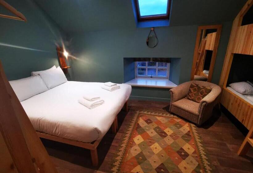 اتاق خانوادگی, Comrie Croft
