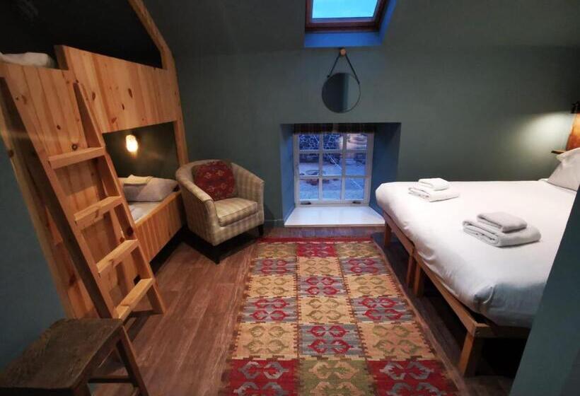 اتاق استاندارد چهار تخته, Comrie Croft