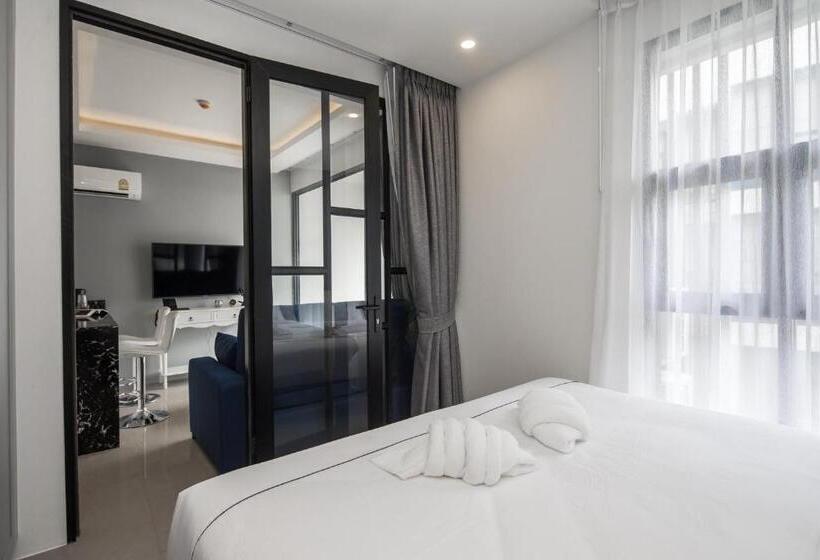 اتاق لوکس با چشم‌انداز استخر, Palmyrah Surin Beach Residence