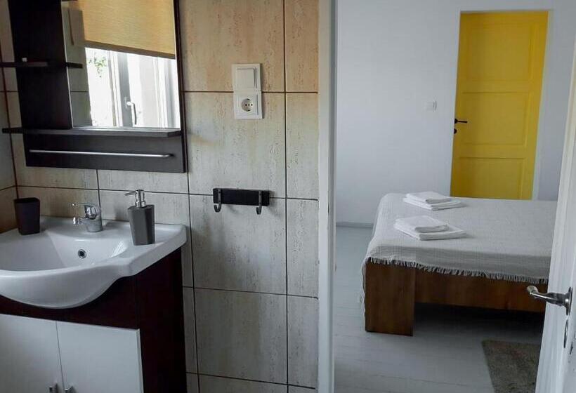 Quarto Estandar, Casa Ghioceilor